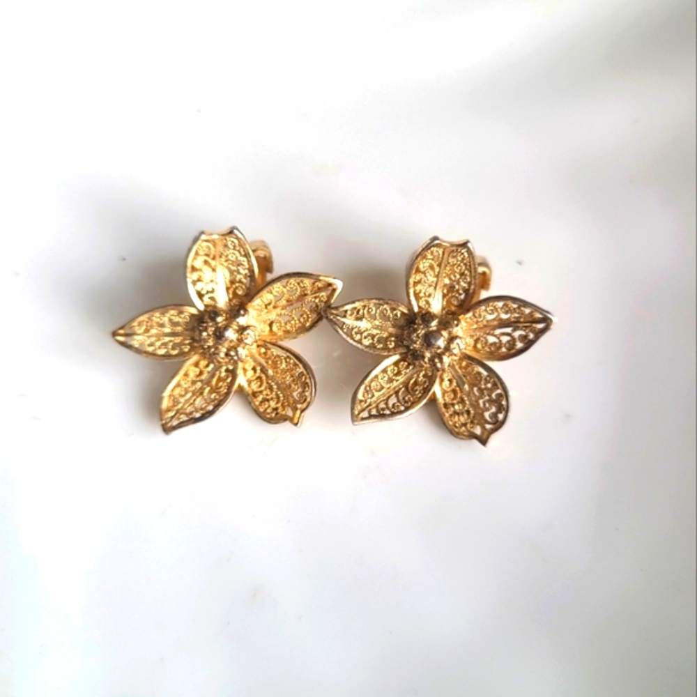 Vintage Chunky Retro Gold Plated Filigree Flower Clip On Earrings